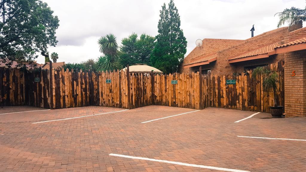 Aark Guest Lodge Vanderbijlpark Exterior foto